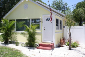 Casey's Fun 'n Sun Bungalow- - Pet Friendly